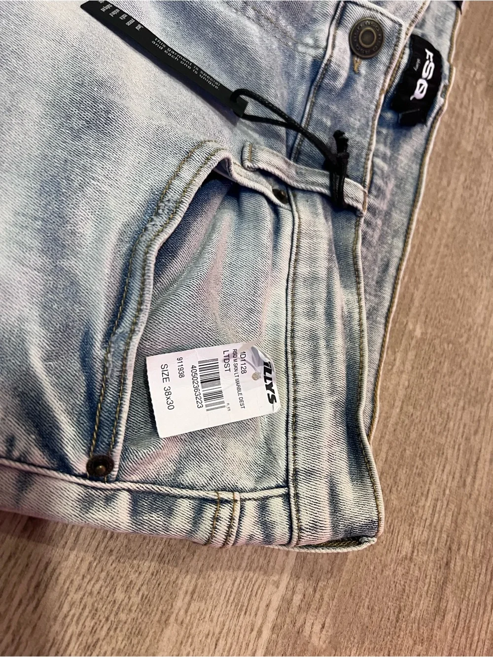 NEW WITH TAGS RSQ TILYS SKINNY LIGHT WASH JEANS
